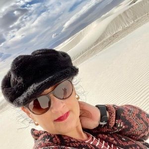 Meet your Posher, Zina